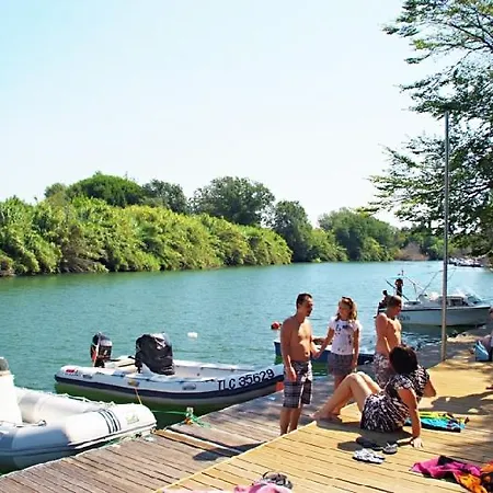 Kamp alanı Camping La Barque 3*